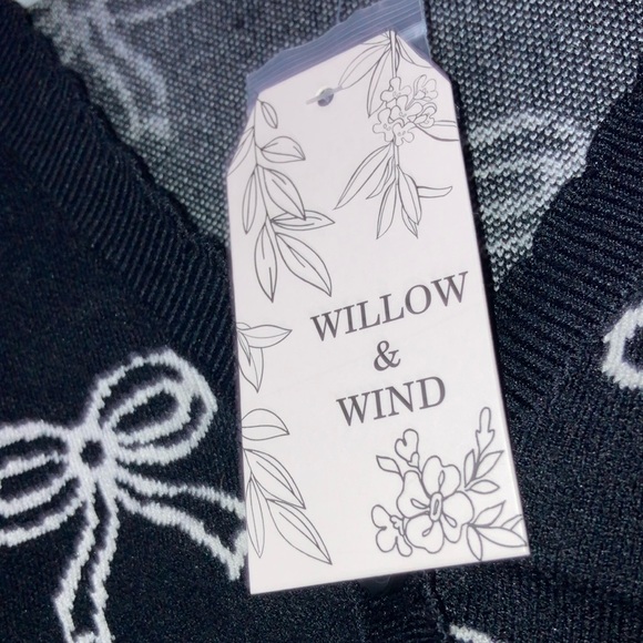 WILLOW & WIND Black Bow Balloon Sleeve V-Neck Cropped Sweater SMALL (no tags) - Picture 5 of 7